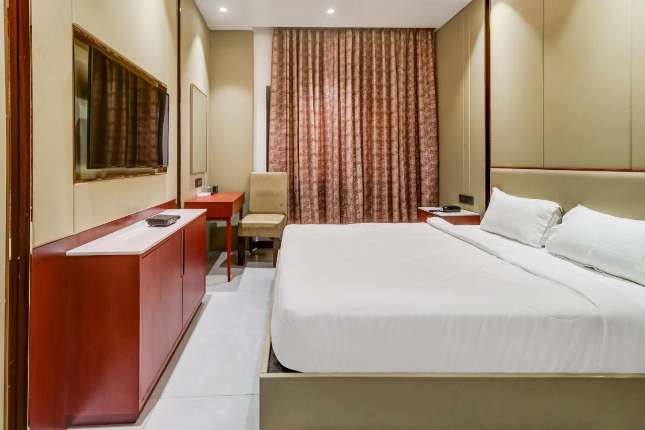 Отель Oyo Townhouse 785 Sree Vinayaka Grand Анантапур Экстерьер фото