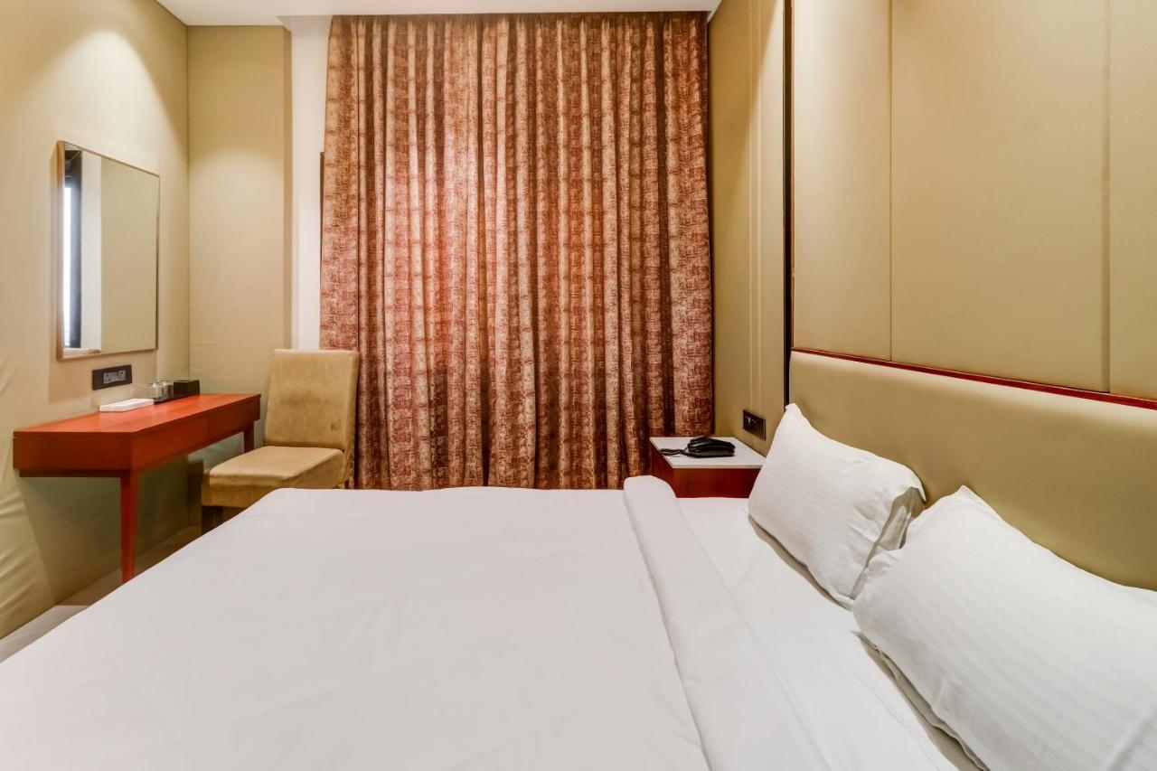 Отель Oyo Townhouse 785 Sree Vinayaka Grand Анантапур Экстерьер фото
