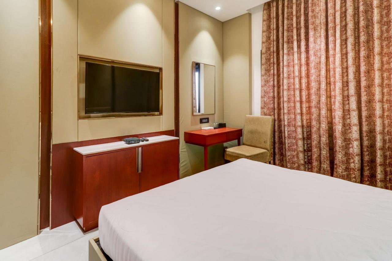 Отель Oyo Townhouse 785 Sree Vinayaka Grand Анантапур Экстерьер фото