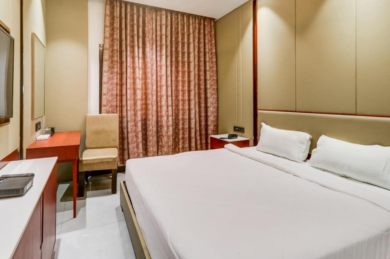 Отель Oyo Townhouse 785 Sree Vinayaka Grand Анантапур Экстерьер фото