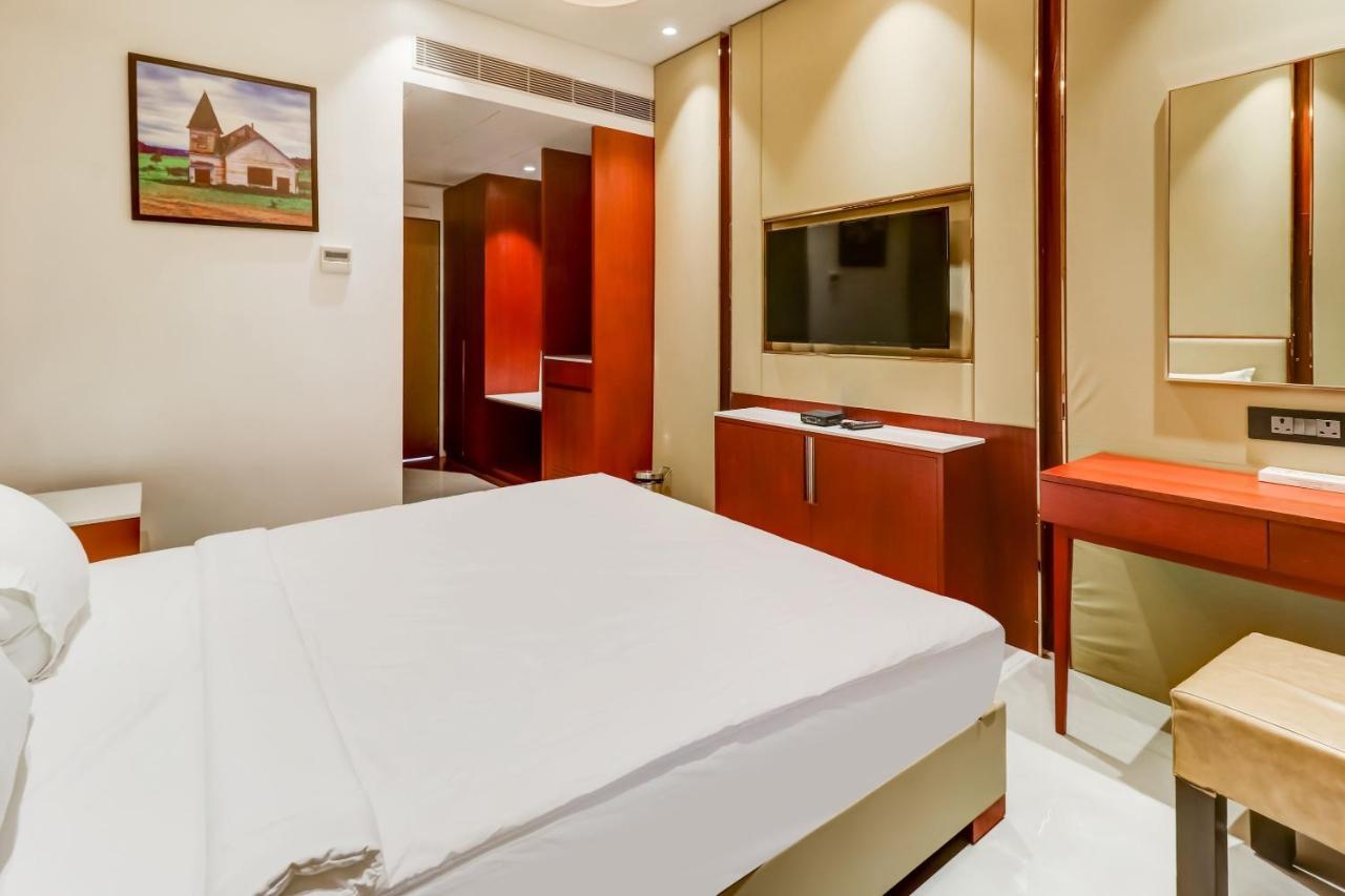 Отель Oyo Townhouse 785 Sree Vinayaka Grand Анантапур Экстерьер фото