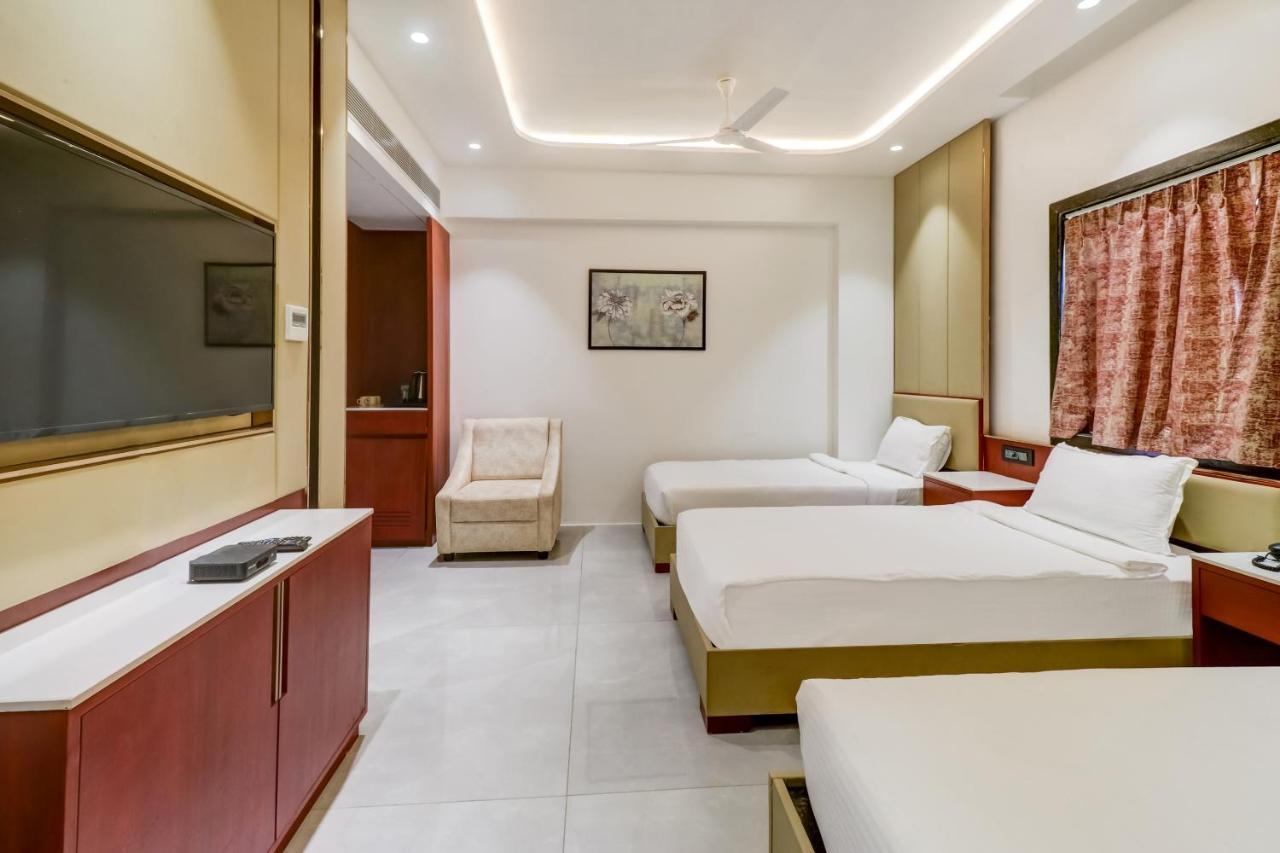 Отель Oyo Townhouse 785 Sree Vinayaka Grand Анантапур Экстерьер фото