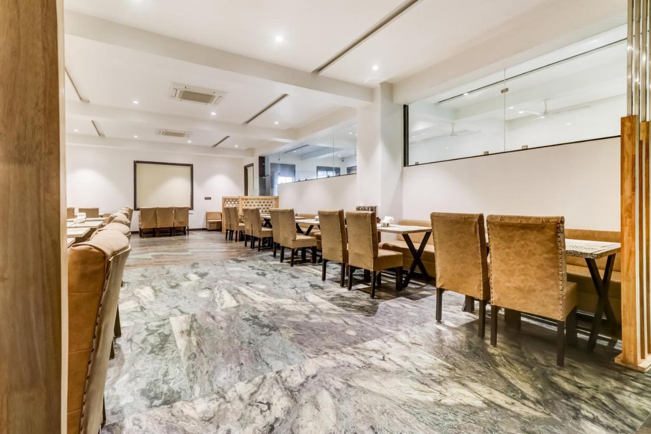 Отель Oyo Townhouse 785 Sree Vinayaka Grand Анантапур Экстерьер фото