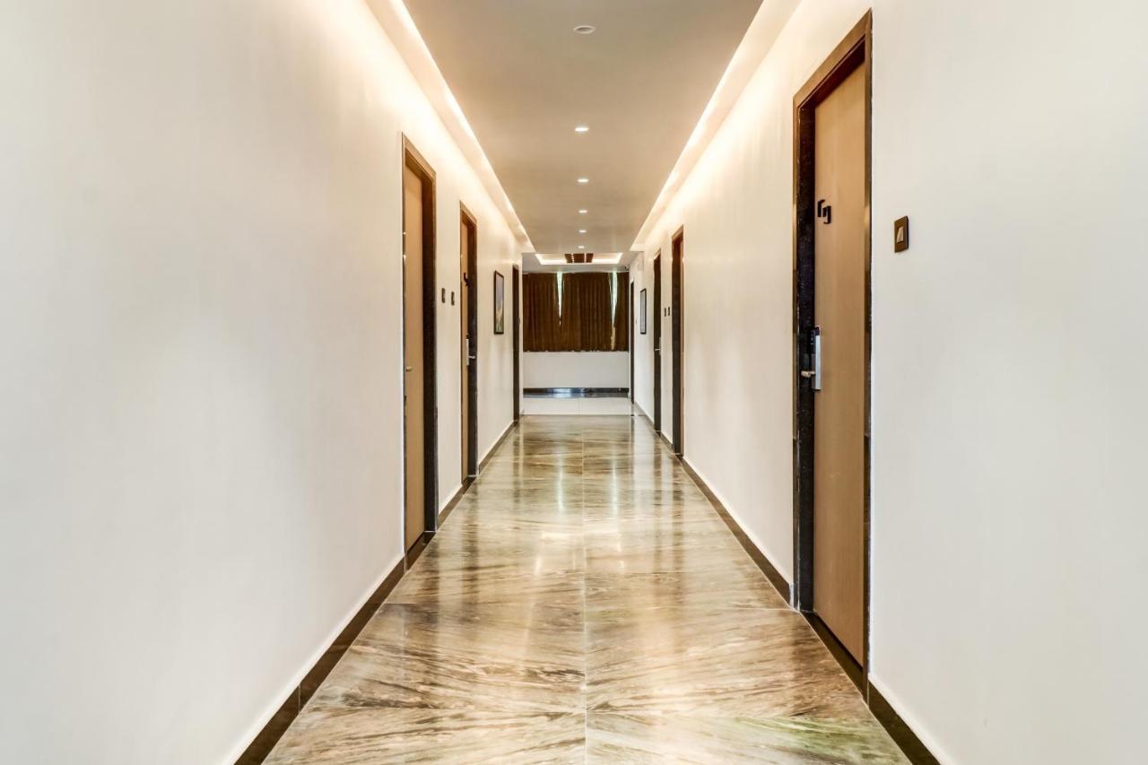 Отель Oyo Townhouse 785 Sree Vinayaka Grand Анантапур Экстерьер фото