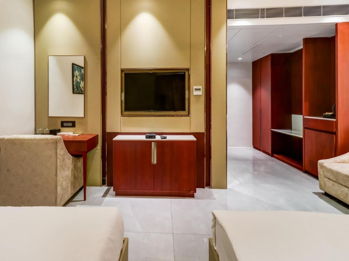 Отель Oyo Townhouse 785 Sree Vinayaka Grand Анантапур Экстерьер фото